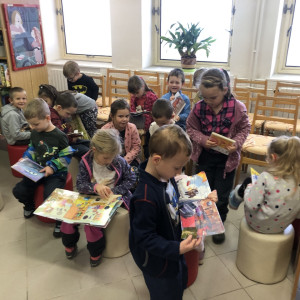 V knihovně